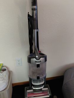 Shark UV730 Navigator lift-away vacuum