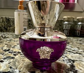 Versace Dylan Perfume 