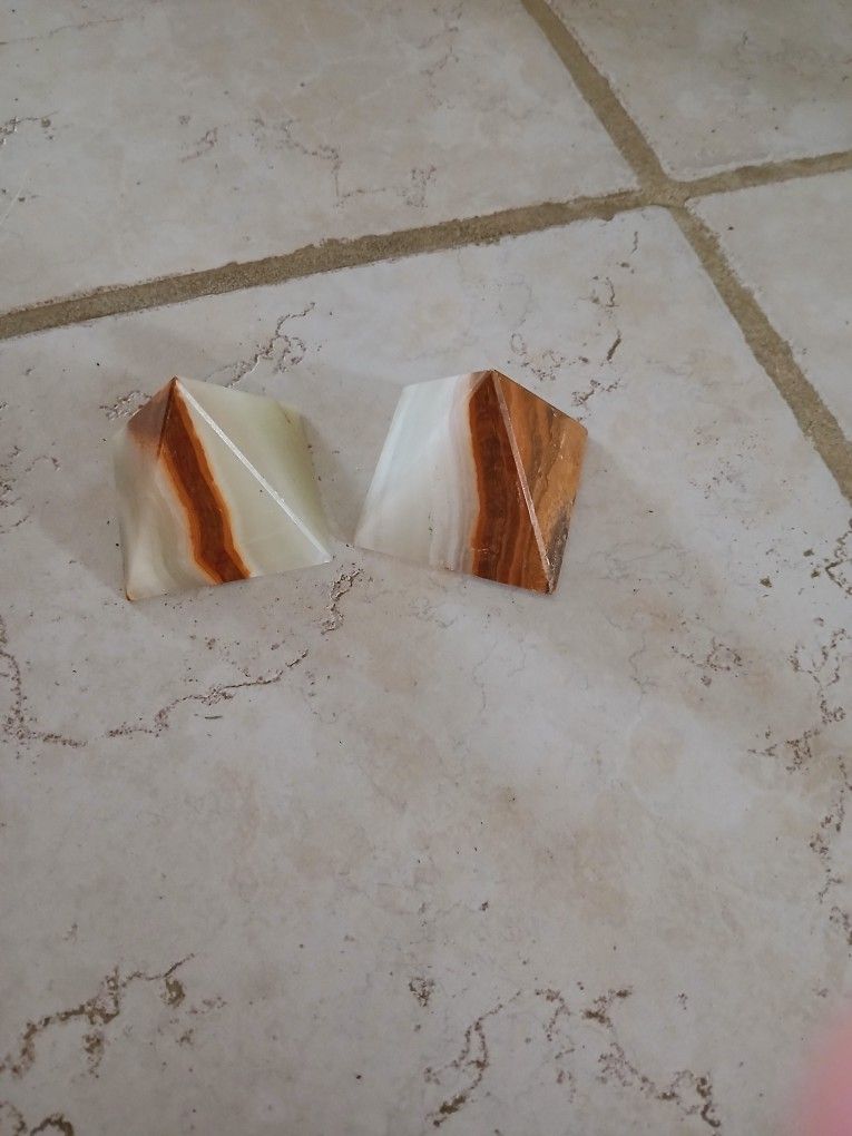 Healing onyx a pair of Pakistan White And Brown Pyramid Onyx stone