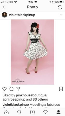 Heart of Haute - Black & White Cap Sleeve Flower Print Dress- Size Medium