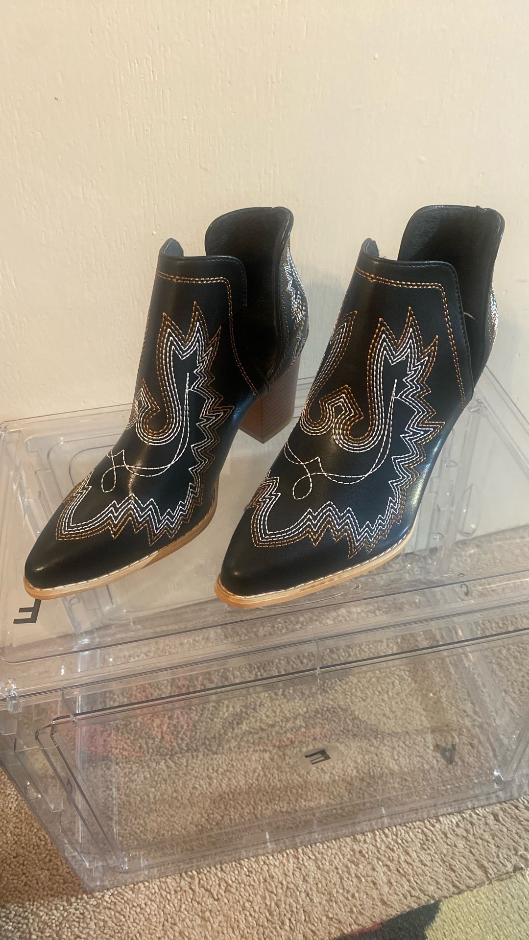 Boots Women’s Sz 37 Black