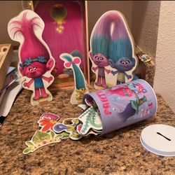 Trolls “paper doll”, word puzzle, Princess Books: Westside 79912