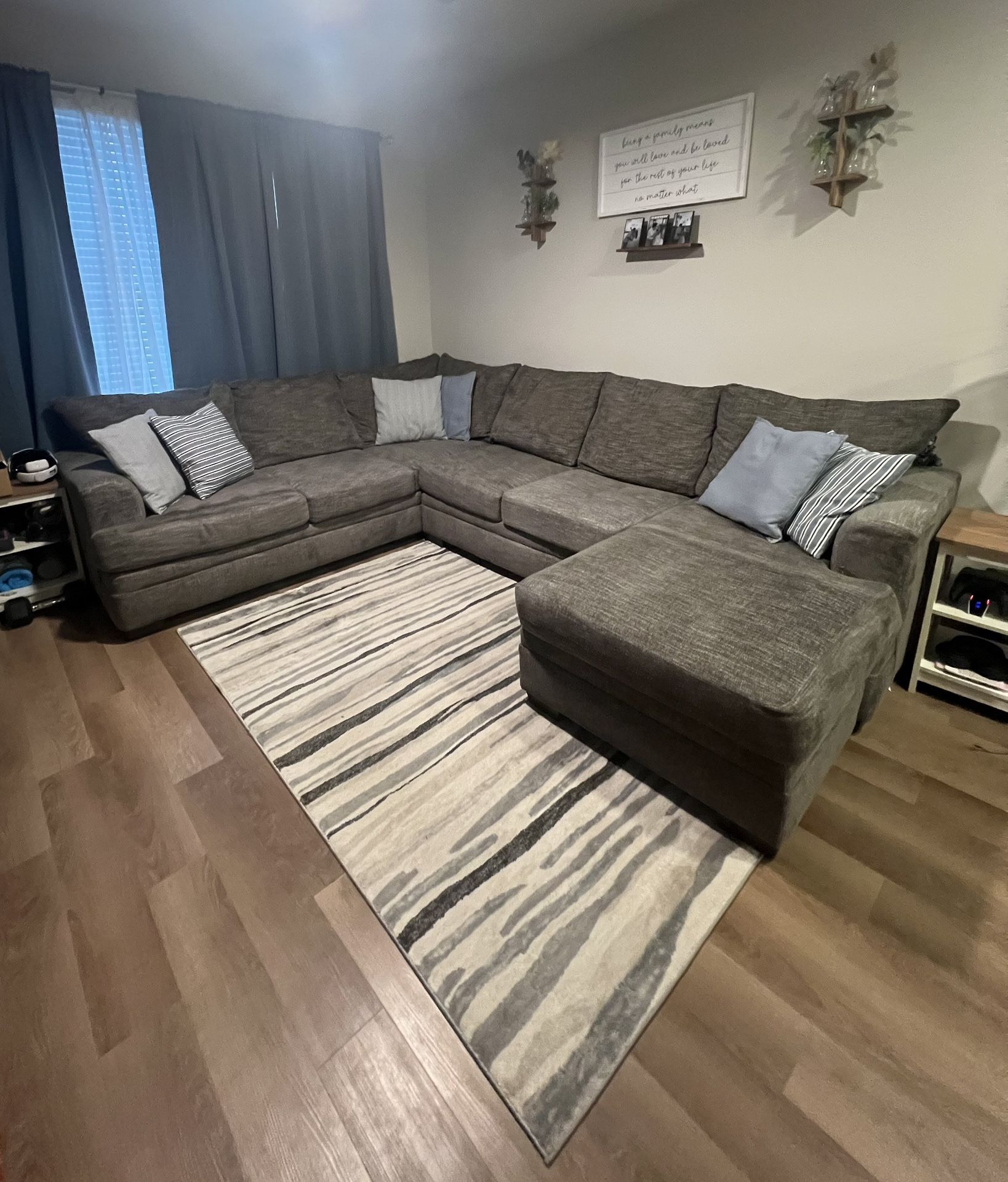 Large Sectional Couch With Chaise