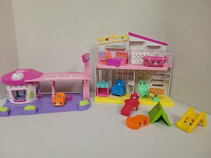 Shopkins Sparkle Hills  House And Drive Thru With Furniture 
