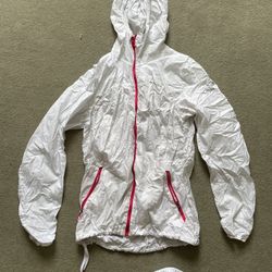 Quechua Women’s Ultralight Windbreaker Jacket (Size S) – Packs into Pouch