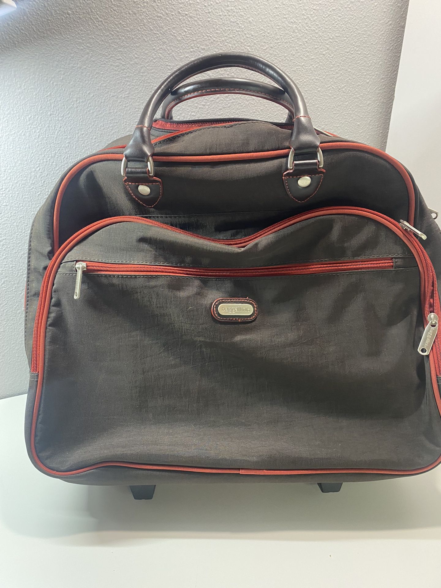 BAGGALINI CARRY ON/TRAVEL BAG/Brown Red Trim