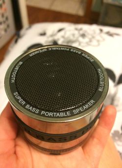 Wireless portable speaker