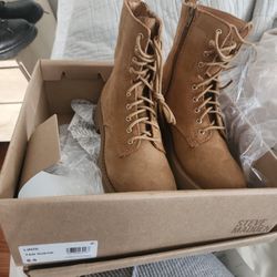 Steve Madden Suede Tan. Boots 