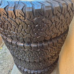 Set Of 4  35X12.50R17