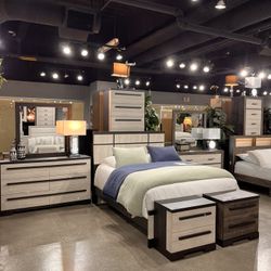 Beautiful 2-tones Bedroom Set Queen Or King Size