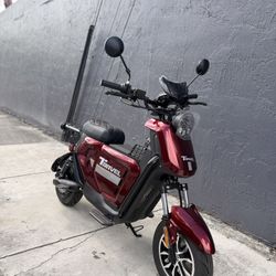 SCOOTER ELECTRIC 