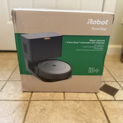 Roomba i3+ Robot Vacuum with Clean Base