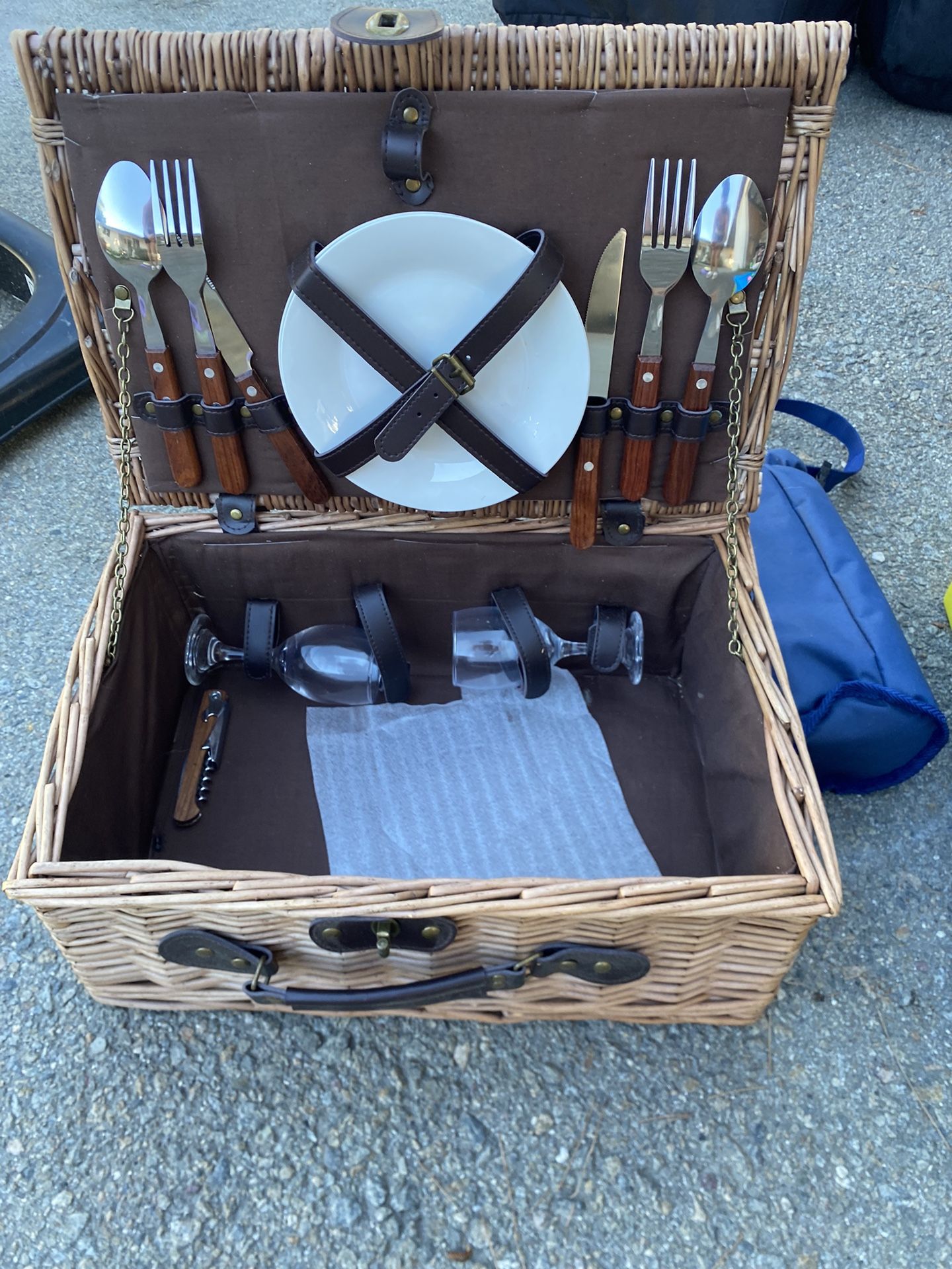 Wicker Picnic Basket With Utensils And Plates