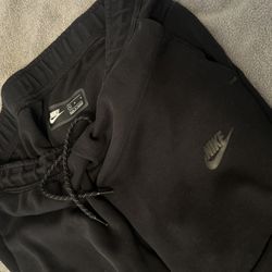 Men’s Nike Tech Pants 