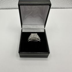 Lady’s White Gold Ring 14Karat For Sale!! 