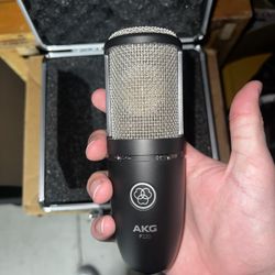 AKG P220 Mic And Case