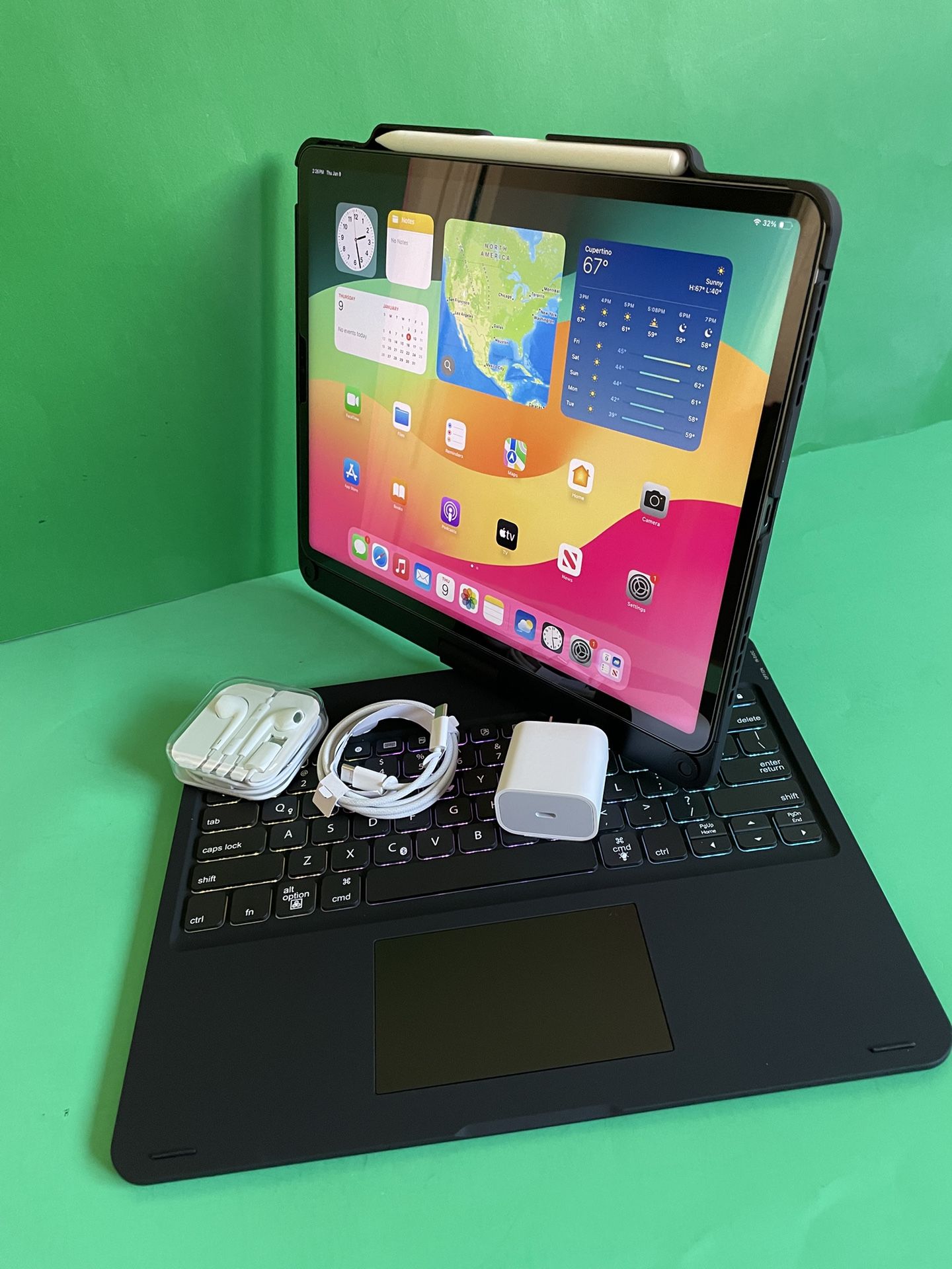 Apple IPad Pro 12.9” 4th Generation (2020 Model/ Face ID/Liquid Retina) 128GB with pen, keyboard case & Accessories 