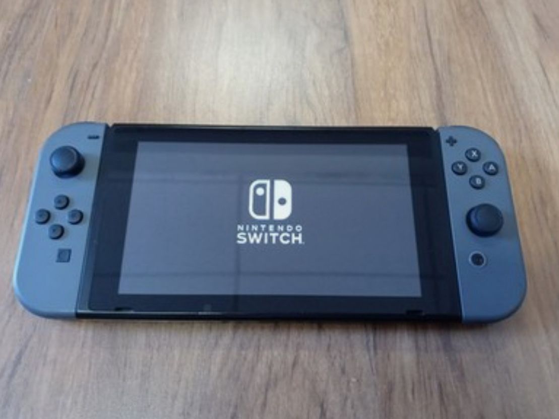 Nintendo Switch V1 + Accessories
