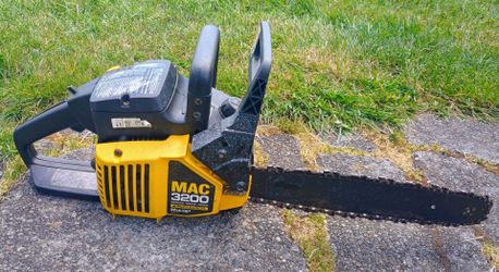 McCulloch MAC 3200 Chainsaw - Runs & Works Great