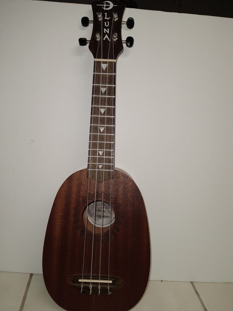 Luna Uke Mahogany Pineapple Acoustic Ukulele