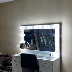 Makeup vanity mirror and desk