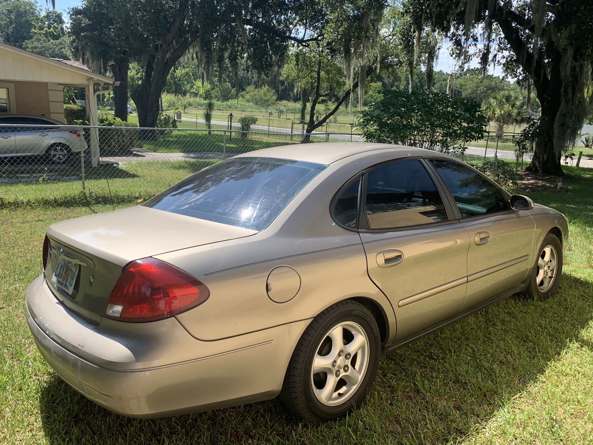 2003 Ford Taurus