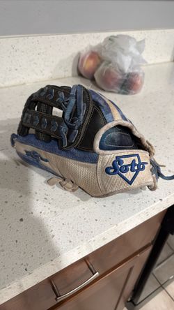 Soto glove