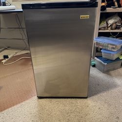 Magic  Chef Mini Refrigerator 2.4cu. Ft With Mini Freezer Section