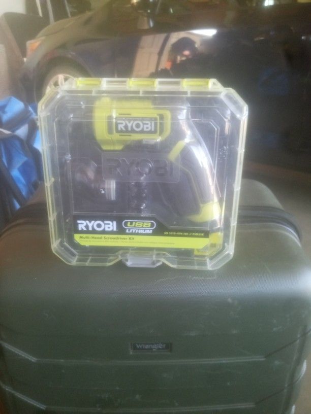 RYOBI MULTI-HEAD SCREWDRIVER KIT