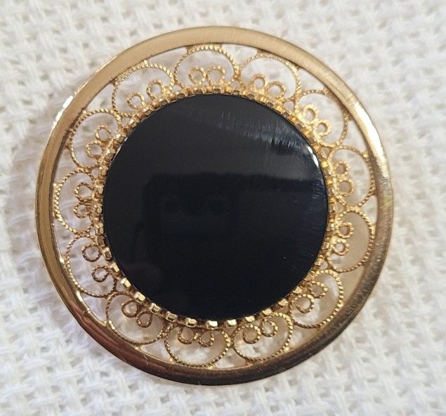 Vintage Gold Onyx Pin Marked L'FI-2012K GF $25. Pick-up In Aurora.