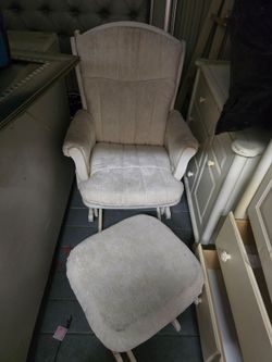 White glider with foot stool
