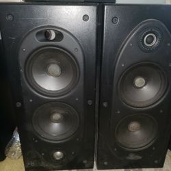 pair of Rt55i Polk speakers, 