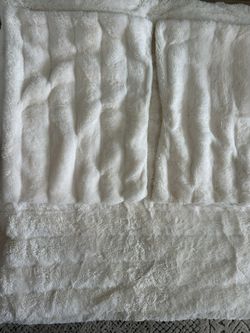 Queen Furry White Comforter & 2 Pillow Cases 