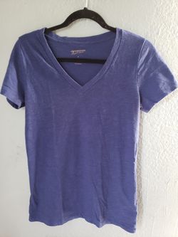Arizona Jean Co. V-neck T-shirt (M)