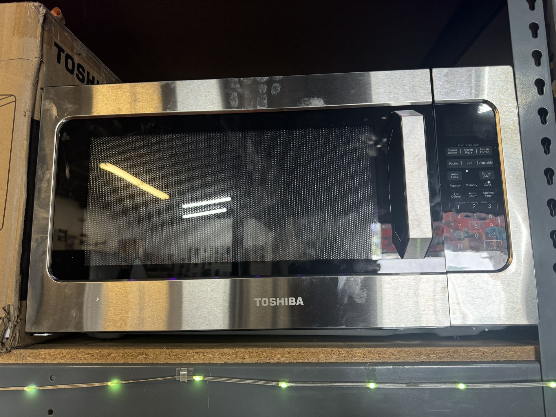 Toshiba Large Countertop Microwave Black New Open Box