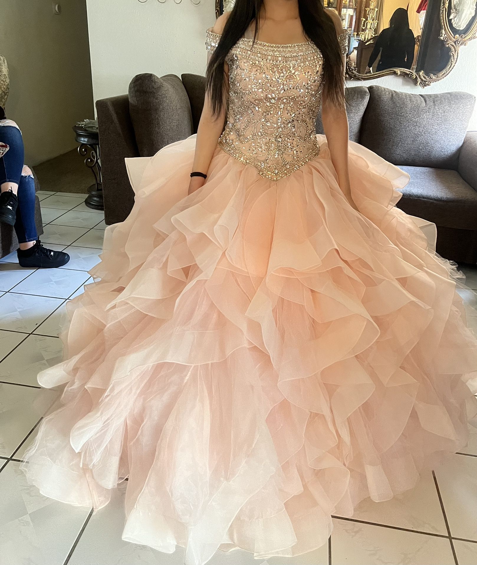 Vestido De Quinceañera Talla Small Tiene Para Ajustarse