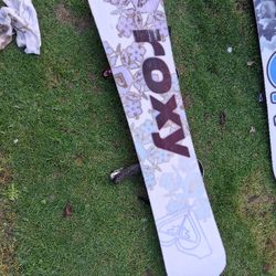 Roxy 143 Ladies Snowboard Great Condition
