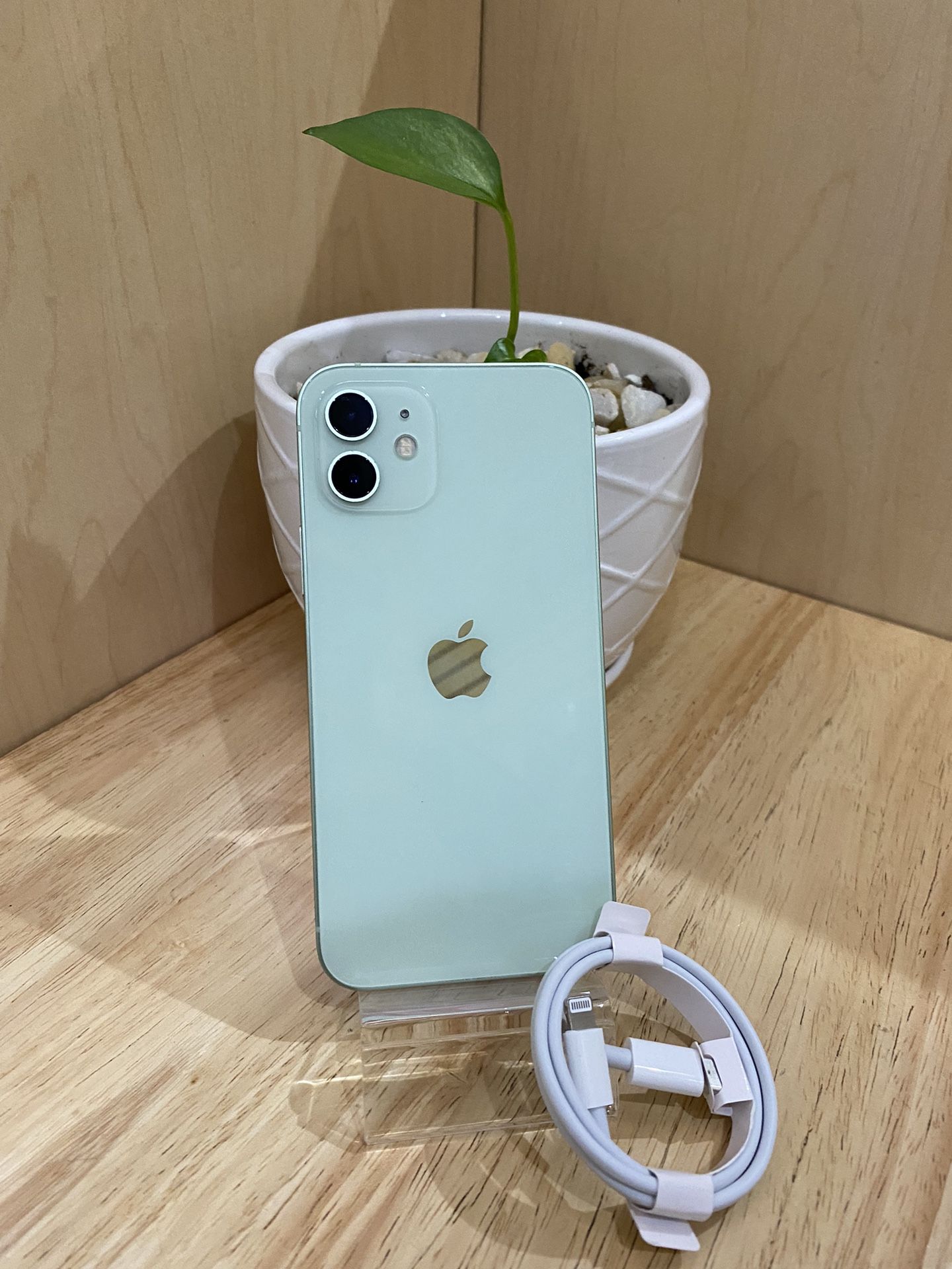 Valentines Day Special!!! iPhone 12 Color Green 64 Gb Unlocked For Any Carrier/ iPhone 12 Color Verde 64 Gb Liberado Para Cualquier Compañía