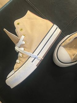 New Girls Converse size 3