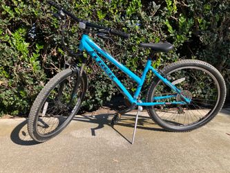 Trek Women's Mountain Bike - S/M Frame (Fits 5'2" - 5'7"), 21-Speed