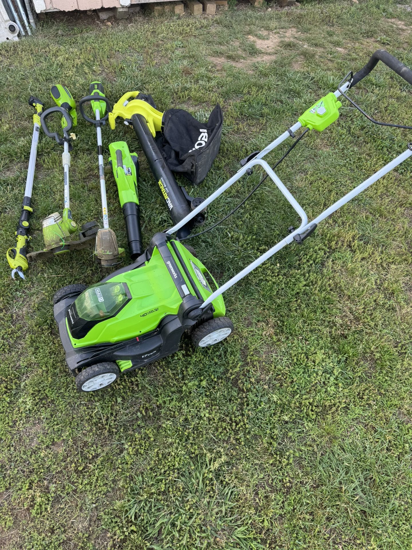 Yard Tools NO BATTERIES