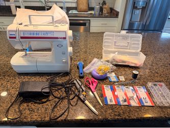 White 955 Sewing Machine w/ Foot Pedal, Cover & Accessories – Working