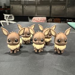 Pokémon Eevee, Jolteon And Glaceon Keychains 