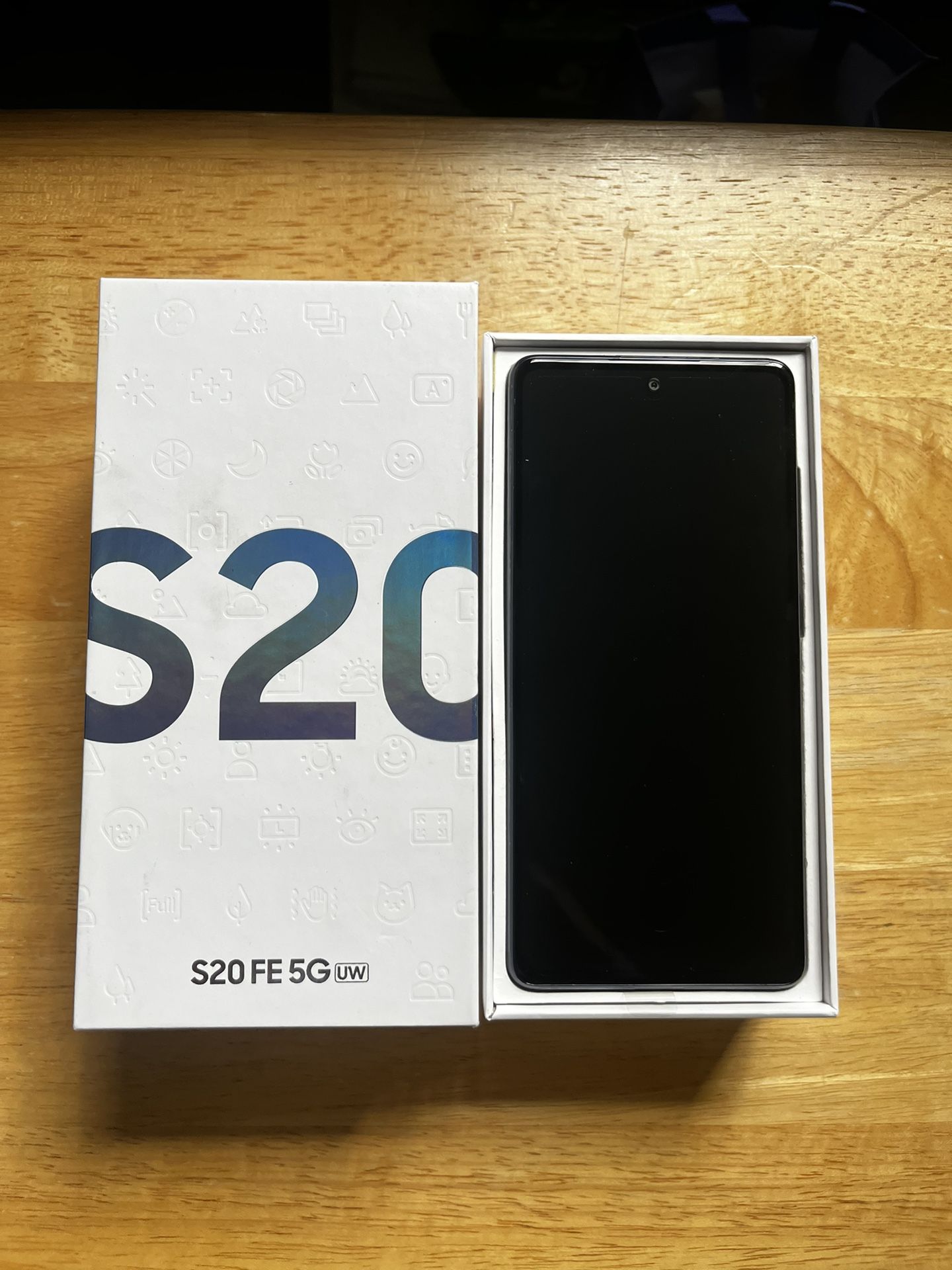 Samsung Galaxy S20 FE 5G – Still In Box – Never Used