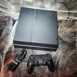 Sony PS4 500GB W Remote and Cords "In Good Working Condition " Can meet or Deliver 