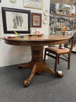 Table Round Oak Claw Foot 48” Antique