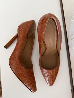 Ferragamo CROCODILE pump  size 7.5