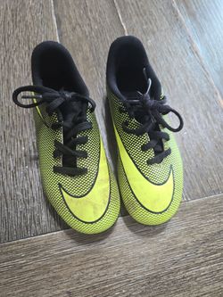Nilke soccer shoes