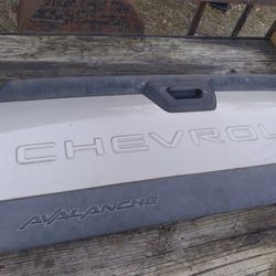 2003-06 CHEVY AVALANCHE  GOLD /PWETER TAILGATE 