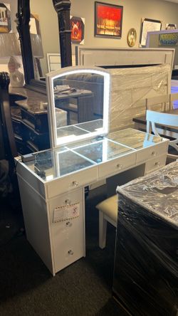 LED vanity with free stool $500. Must sell can deliver. $10 down no credit needed!